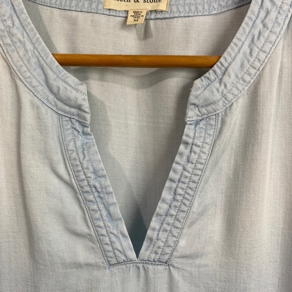 Cloth & Stone - Anthropologie - Chambray V-neck Women's Shirt Blue Size Medium - Picture 3 of 11